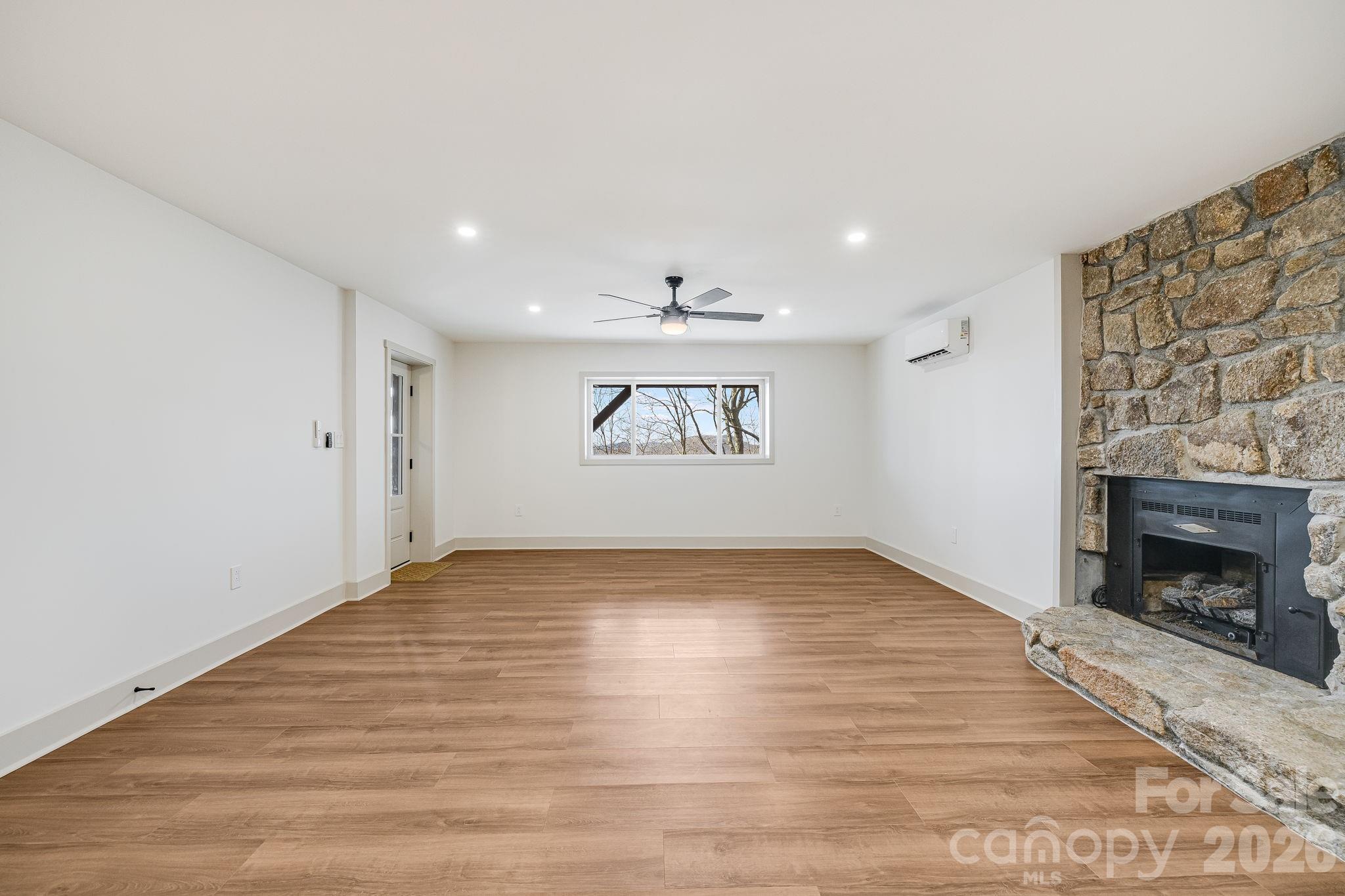Family Room - 1065 Oak Ridge Lane, Mars Hill