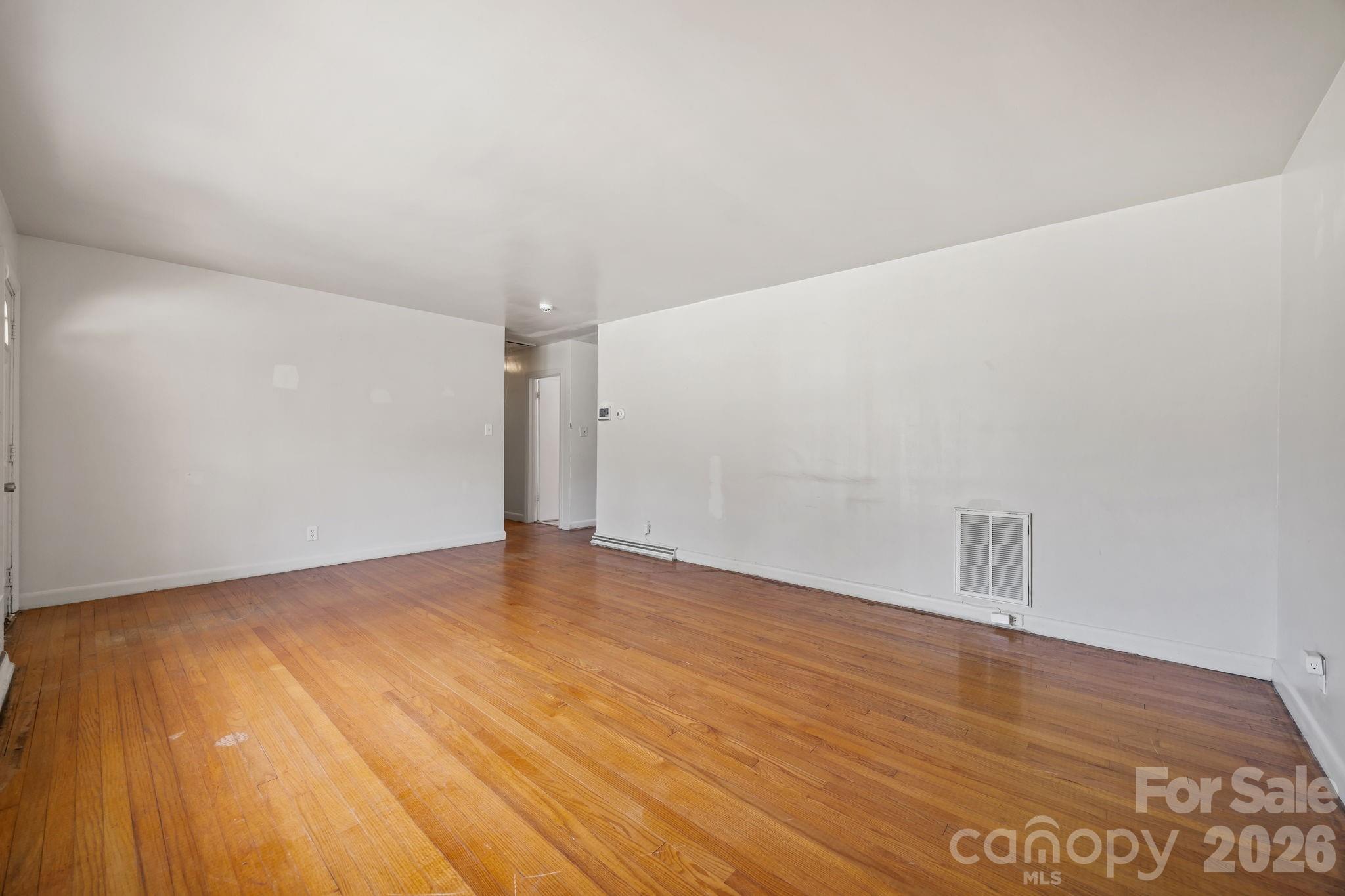 Single Family Residence at 1108 Dartmouth Avenue, High Point, photo 7 of 32