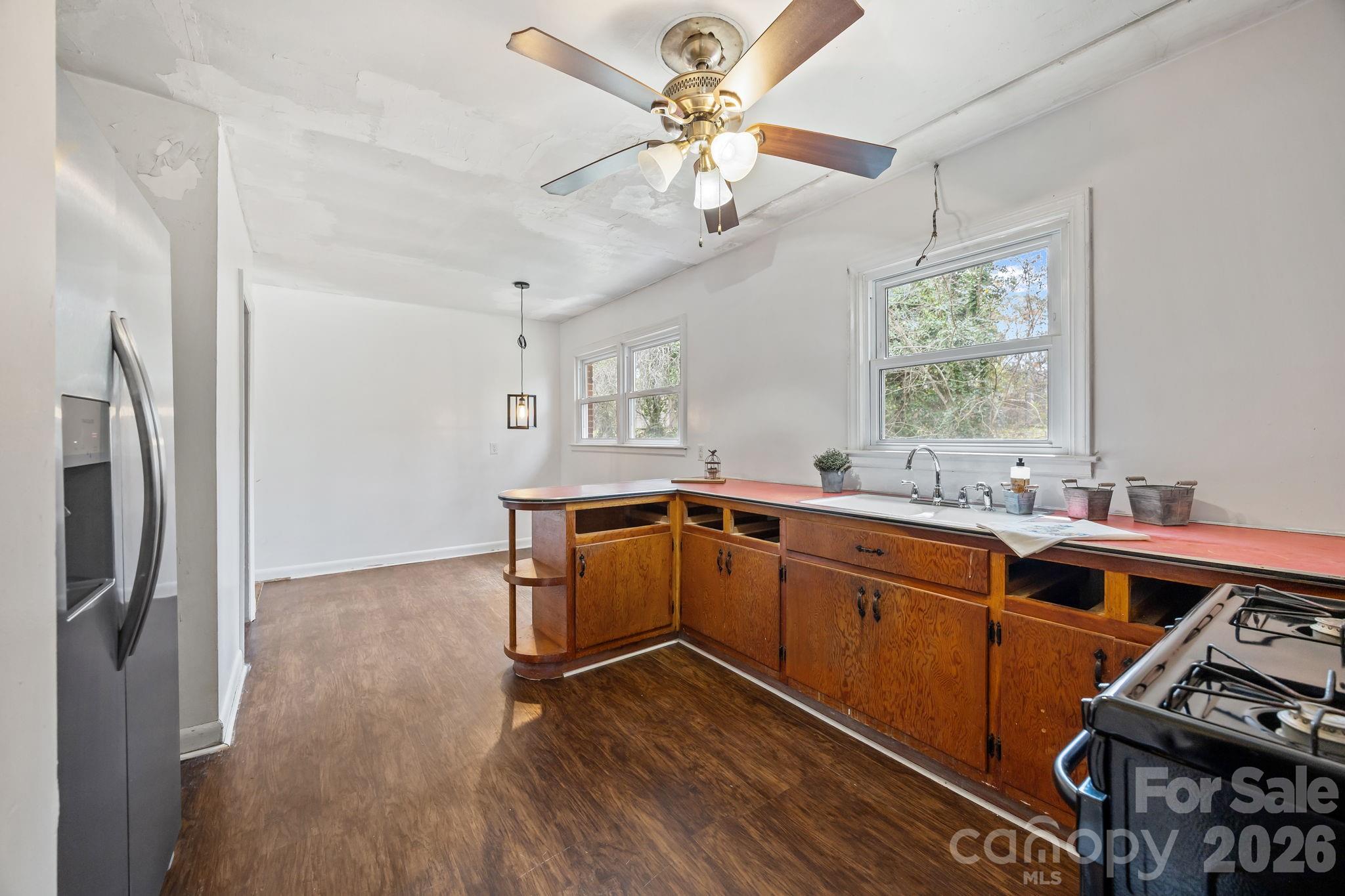 Single Family Residence at 1108 Dartmouth Avenue, High Point, photo 10 of 32