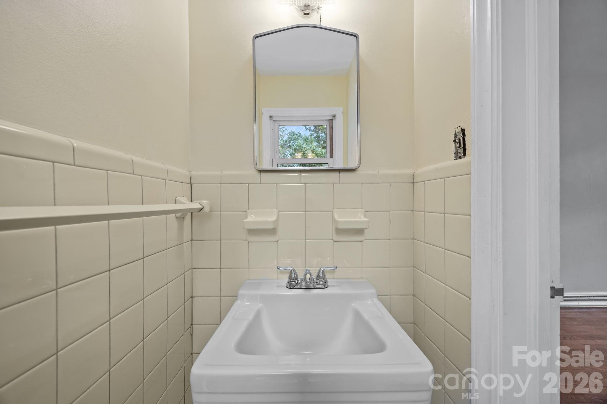 Single Family Residence at 1108 Dartmouth Avenue, High Point, photo 15 of 32