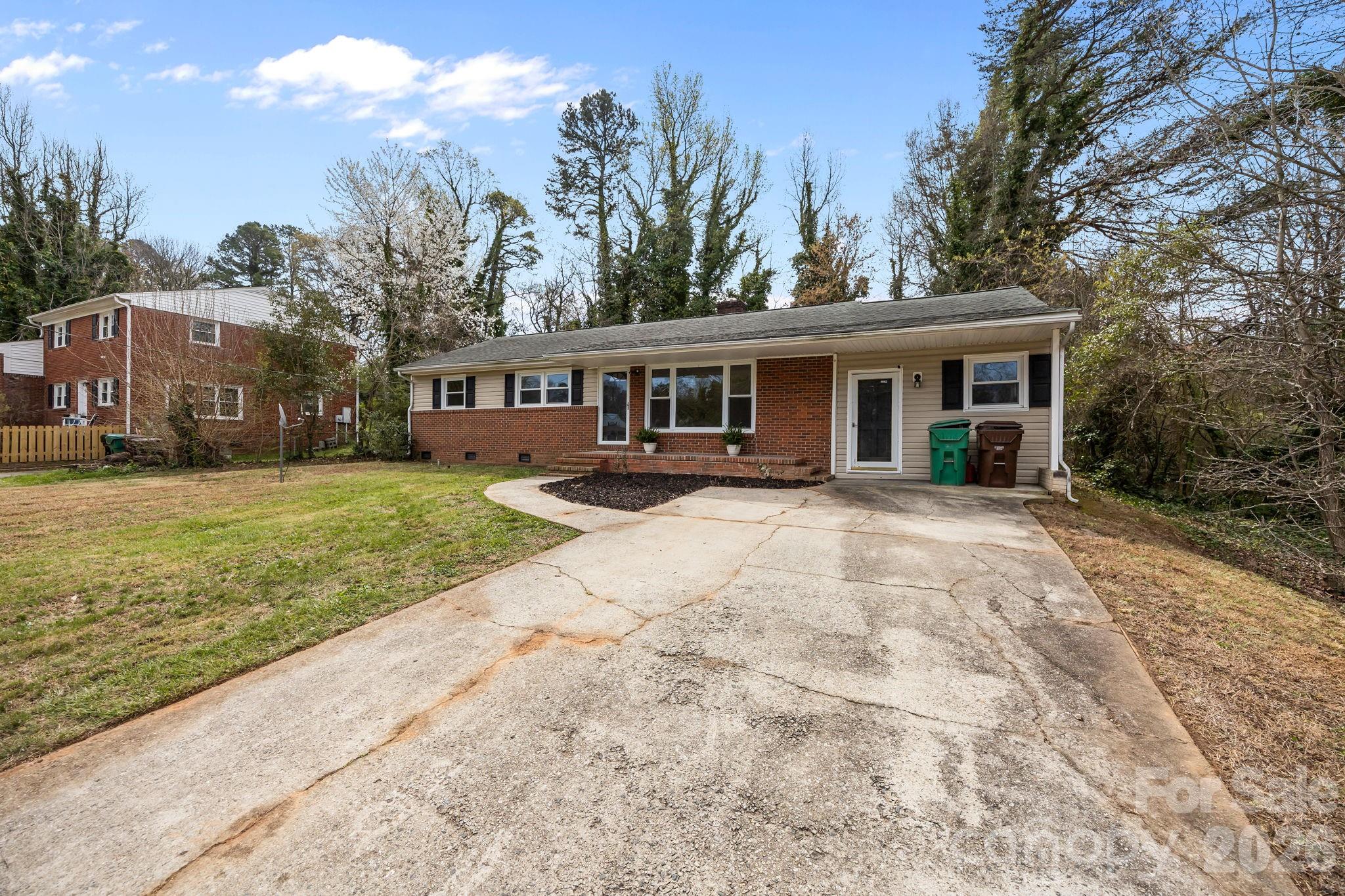 Single Family Residence at 1108 Dartmouth Avenue, High Point, photo 25 of 32