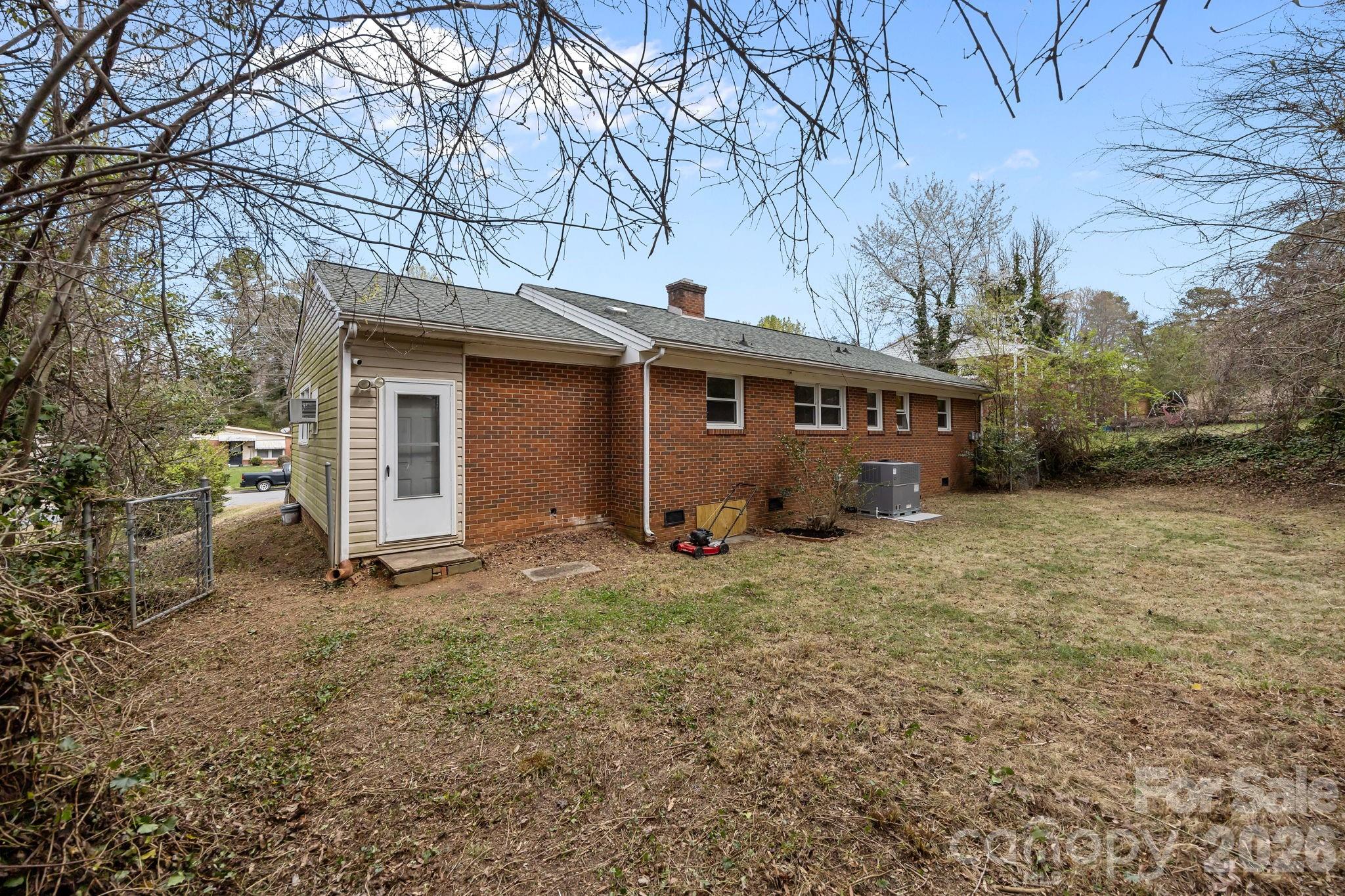 Single Family Residence at 1108 Dartmouth Avenue, High Point, photo 28 of 32