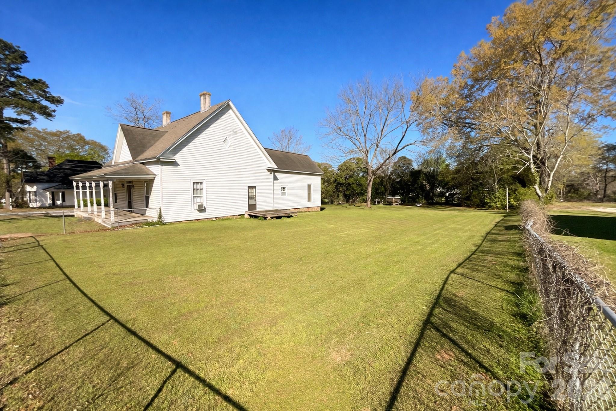 Single Family Residence at 416 W Liberty Street, Winnsboro, photo 2 of 15