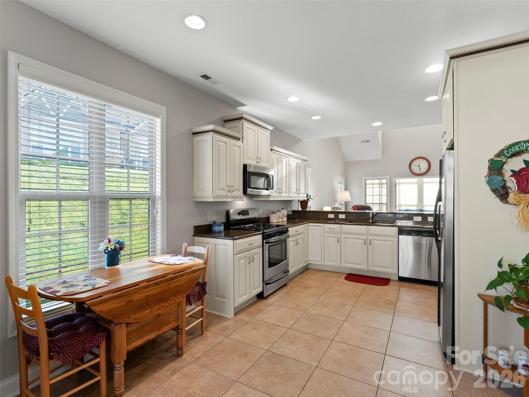 Breakfast nook - 22 Florian Lane, Fletcher