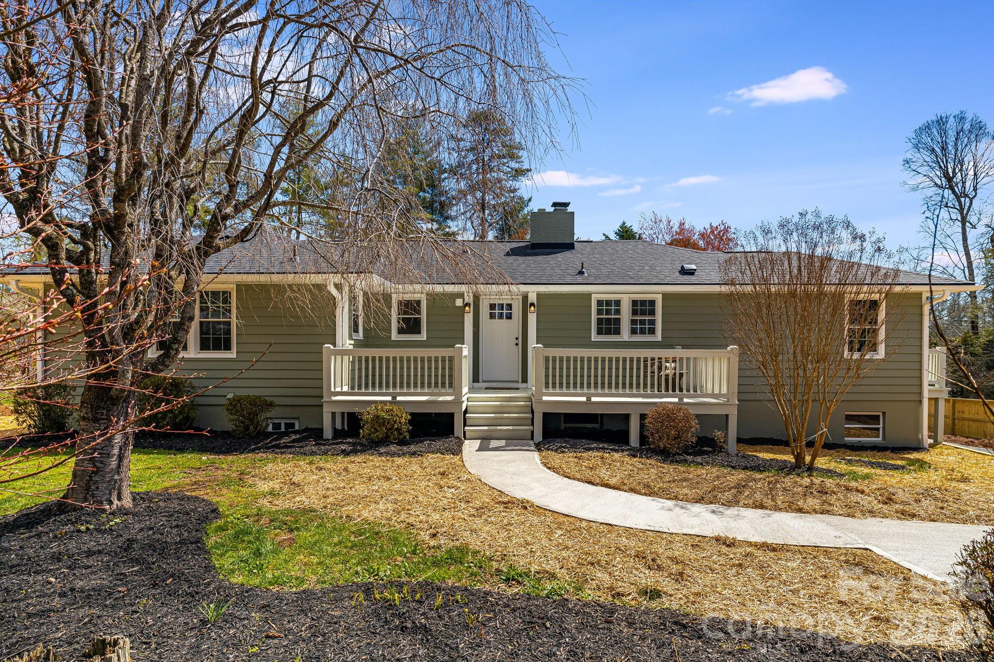 Single Family Residence at 107 Balsam Road, Hendersonville, photo 2 of 44
