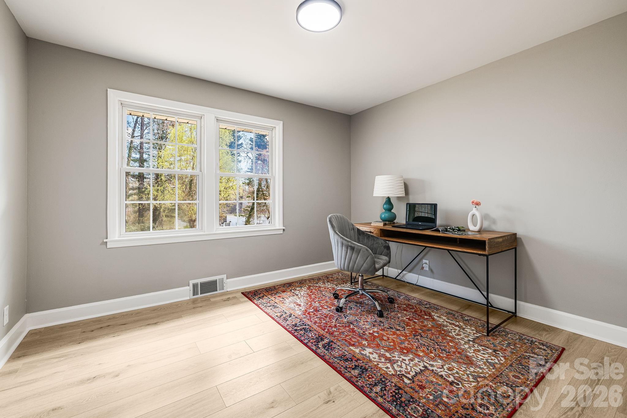 Single Family Residence at 107 Balsam Road, Hendersonville, photo 23 of 44