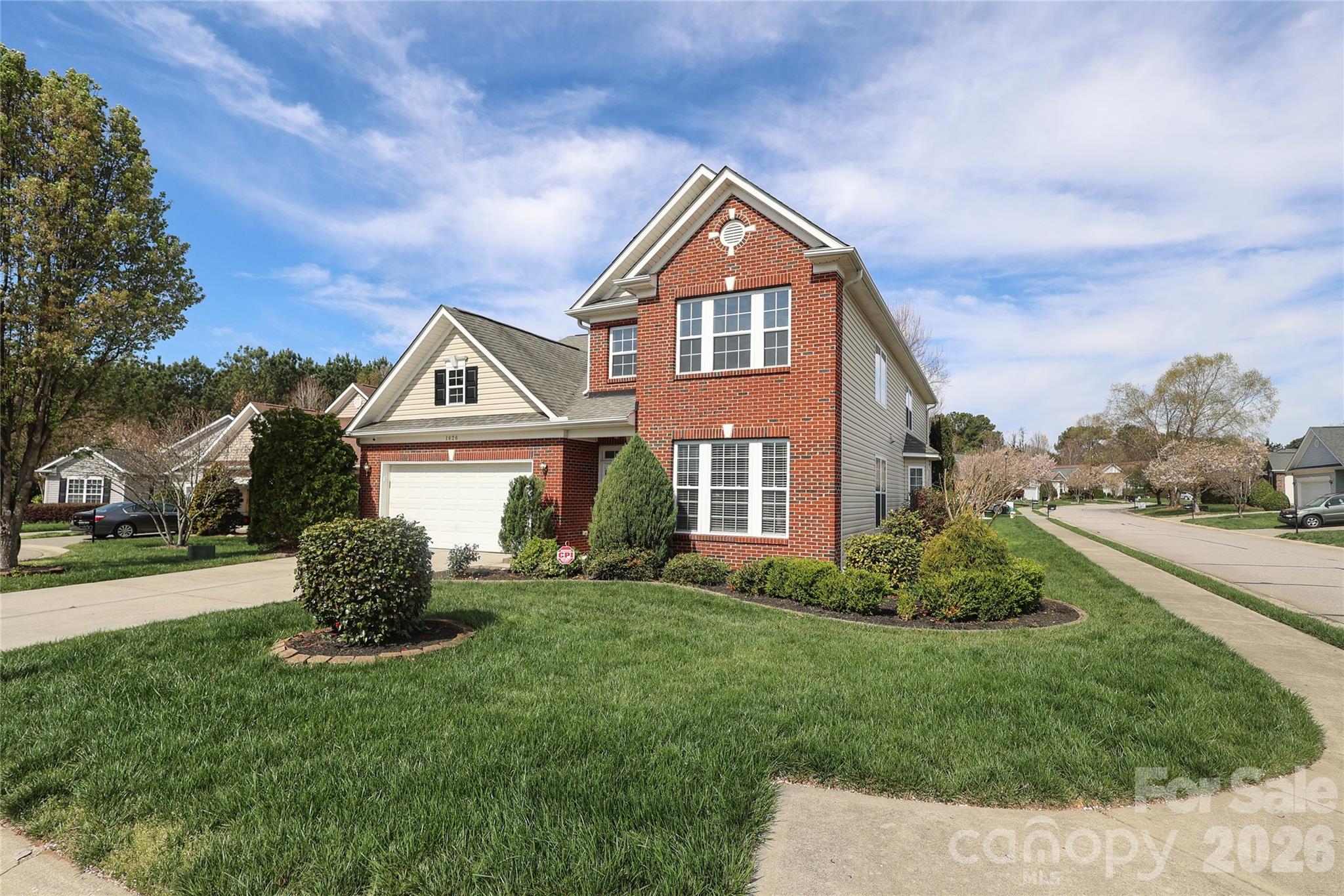 Single Family Residence at 1026 Peridot Drive, Fort Mill, photo 2 of 48