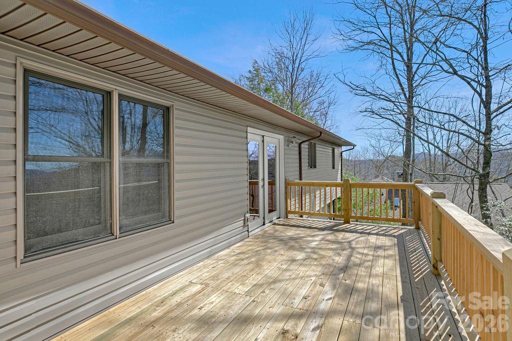 Single Family Residence at 416 Kanasgowa Drive, Brevard, photo 3 of 33