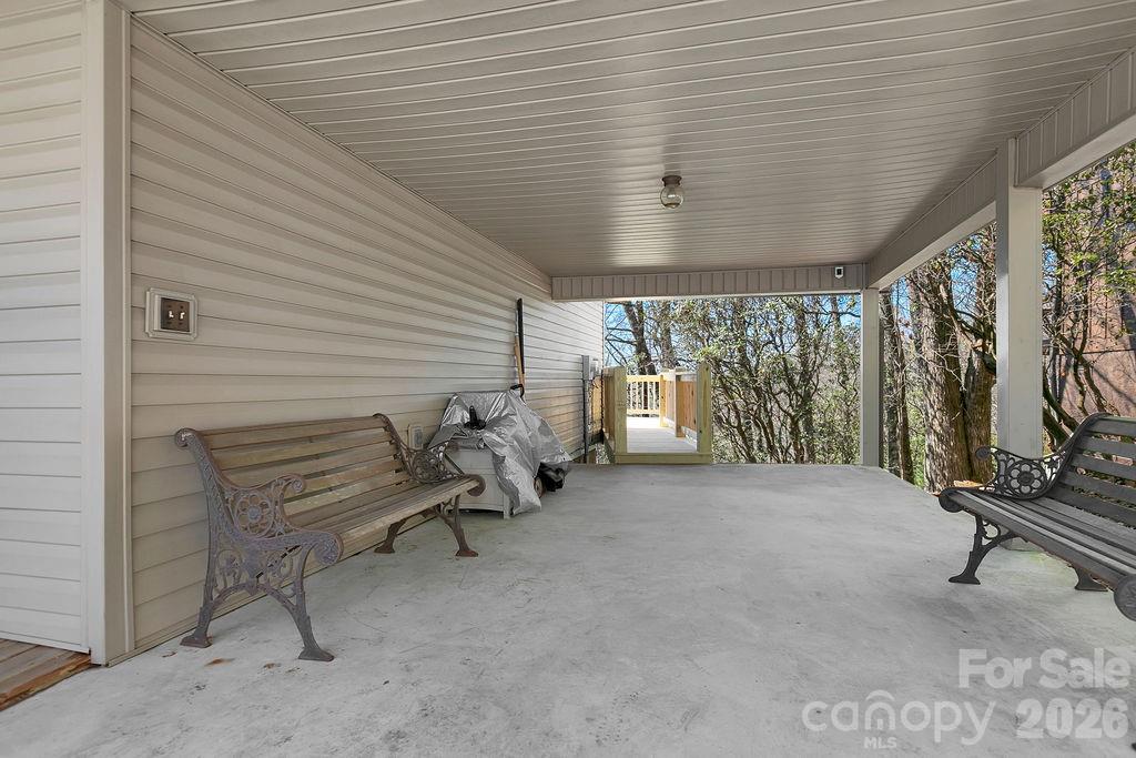 Single Family Residence at 416 Kanasgowa Drive, Brevard, photo 9 of 33