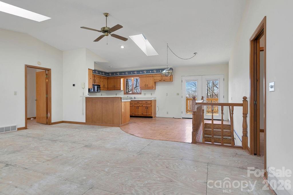 Single Family Residence at 416 Kanasgowa Drive, Brevard, photo 11 of 33