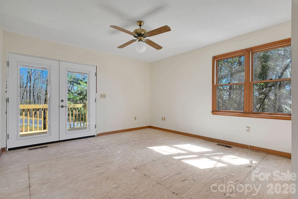 Single Family Residence at 416 Kanasgowa Drive, Brevard, photo 15 of 33