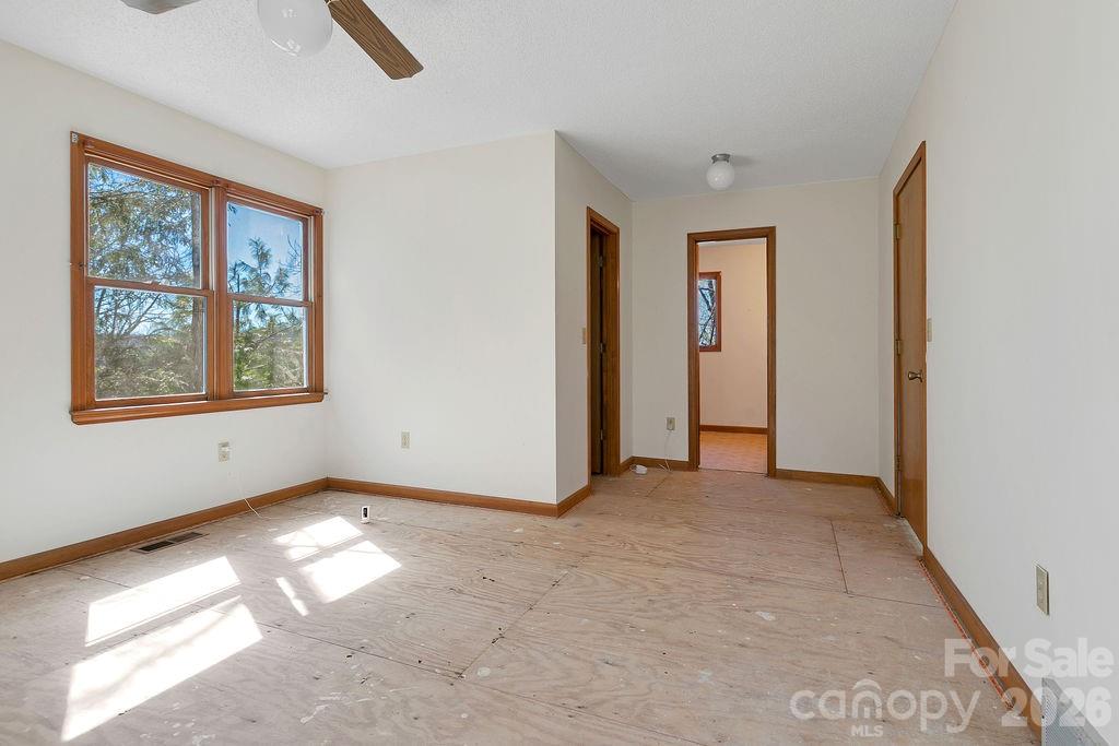 Single Family Residence at 416 Kanasgowa Drive, Brevard, photo 16 of 33