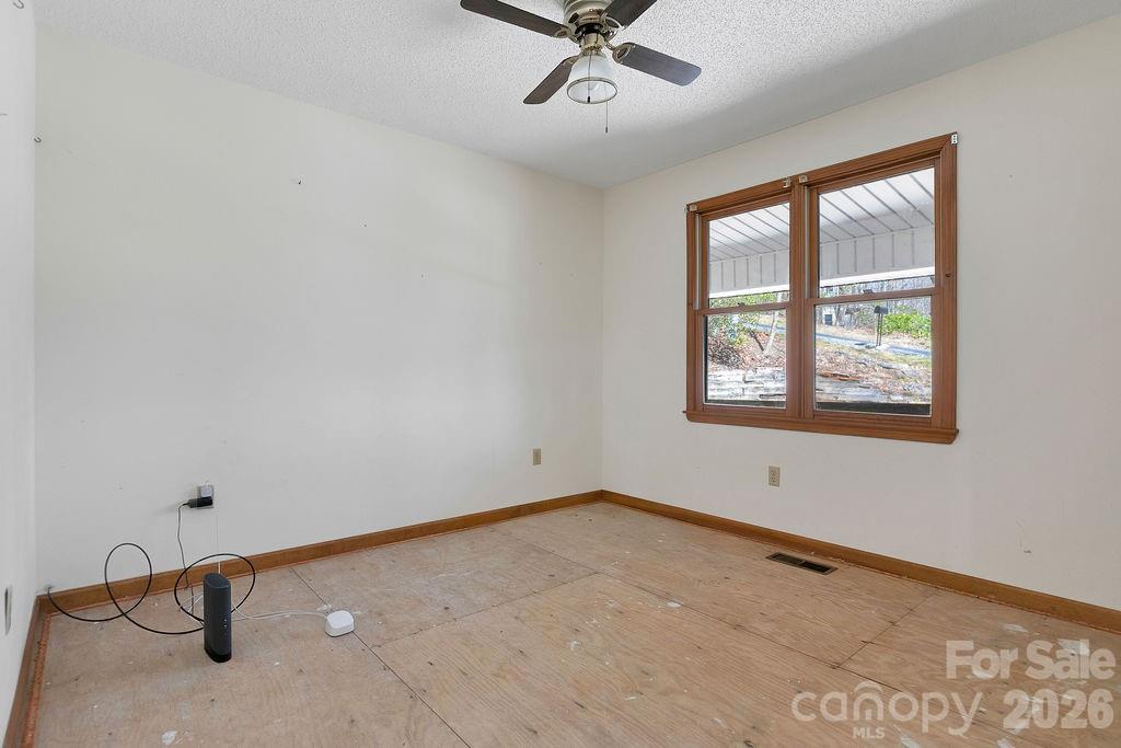 Single Family Residence at 416 Kanasgowa Drive, Brevard, photo 20 of 33