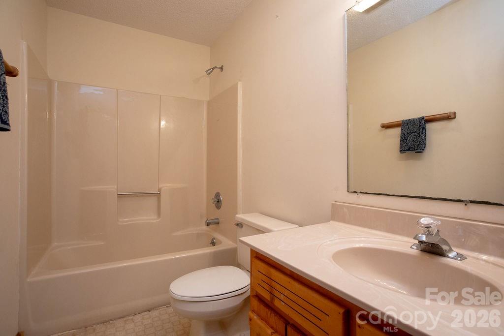 Single Family Residence at 416 Kanasgowa Drive, Brevard, photo 21 of 33