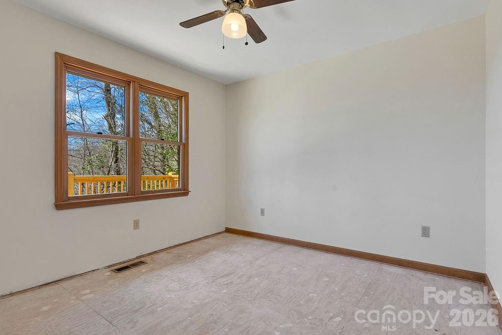 Single Family Residence at 416 Kanasgowa Drive, Brevard, photo 22 of 33