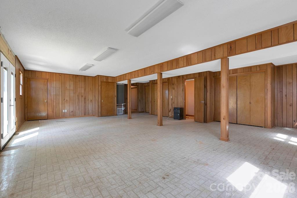 Single Family Residence at 416 Kanasgowa Drive, Brevard, photo 24 of 33
