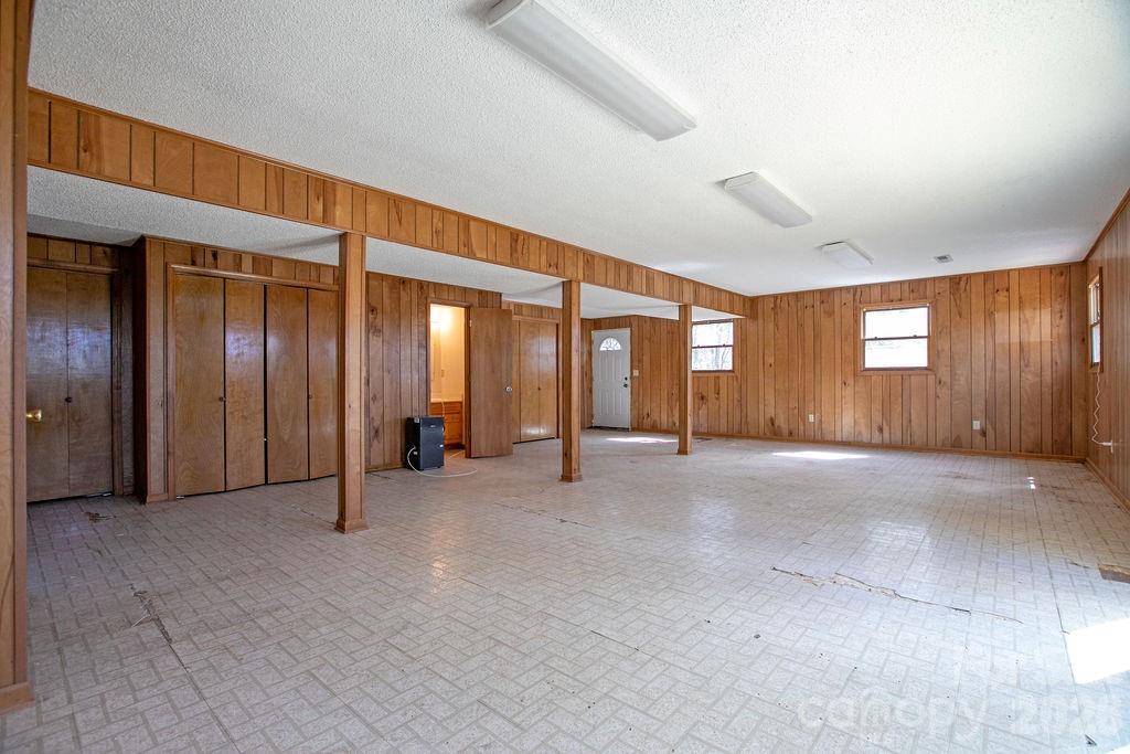 Single Family Residence at 416 Kanasgowa Drive, Brevard, photo 27 of 33