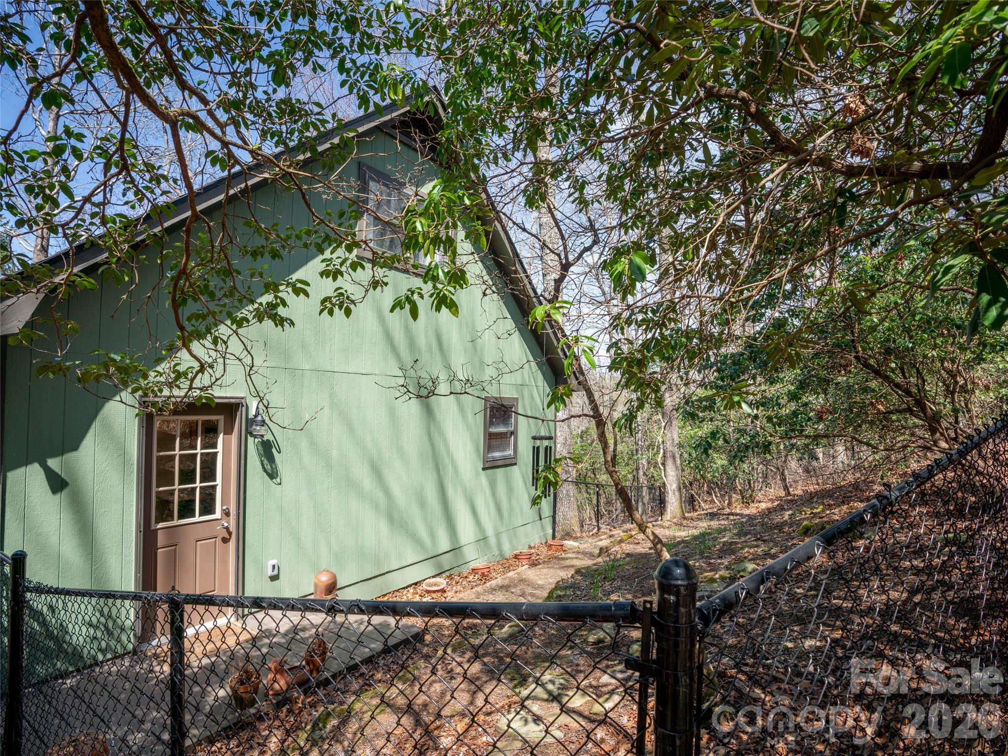 Fenced Backyard. Perfect for pups! - 31 Elseetos Drive, Brevard
