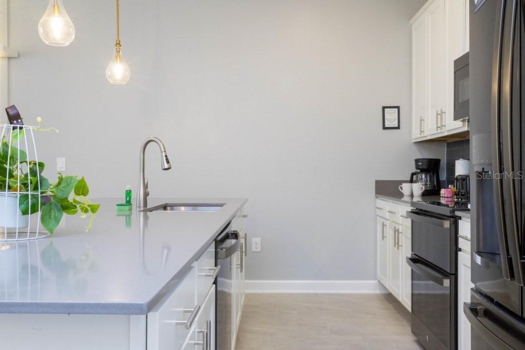 Townhouse at 986 SPLASH SHOT PL, DAVENPORT, photo 11 of 55