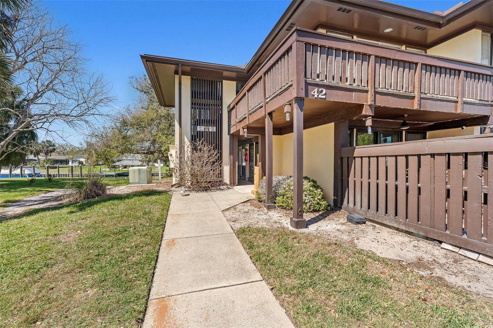 42 CLUB HOUSE DR #101
