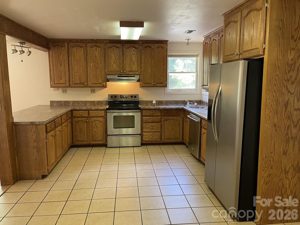 Single Family Residence at 930 Copperhead Cove, Sylva, photo 9 of 18