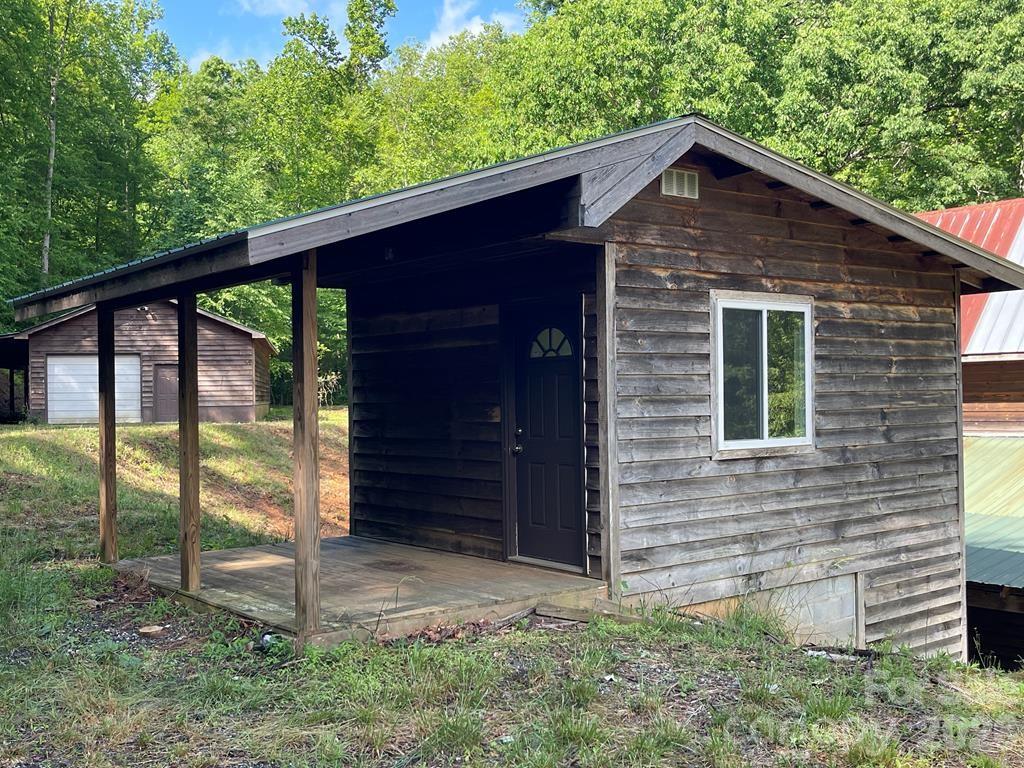 Single Family Residence at 930 Copperhead Cove, Sylva, photo 16 of 18