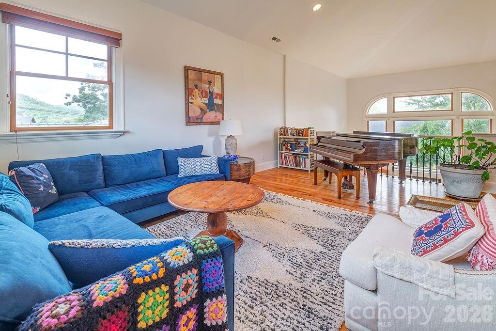 Natural Light throughout - 3 Gale Kelly Court, Weaverville