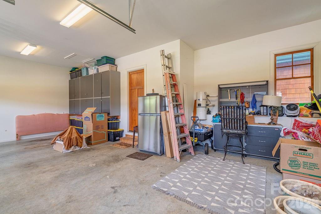3 car garage - 3 Gale Kelly Court, Weaverville
