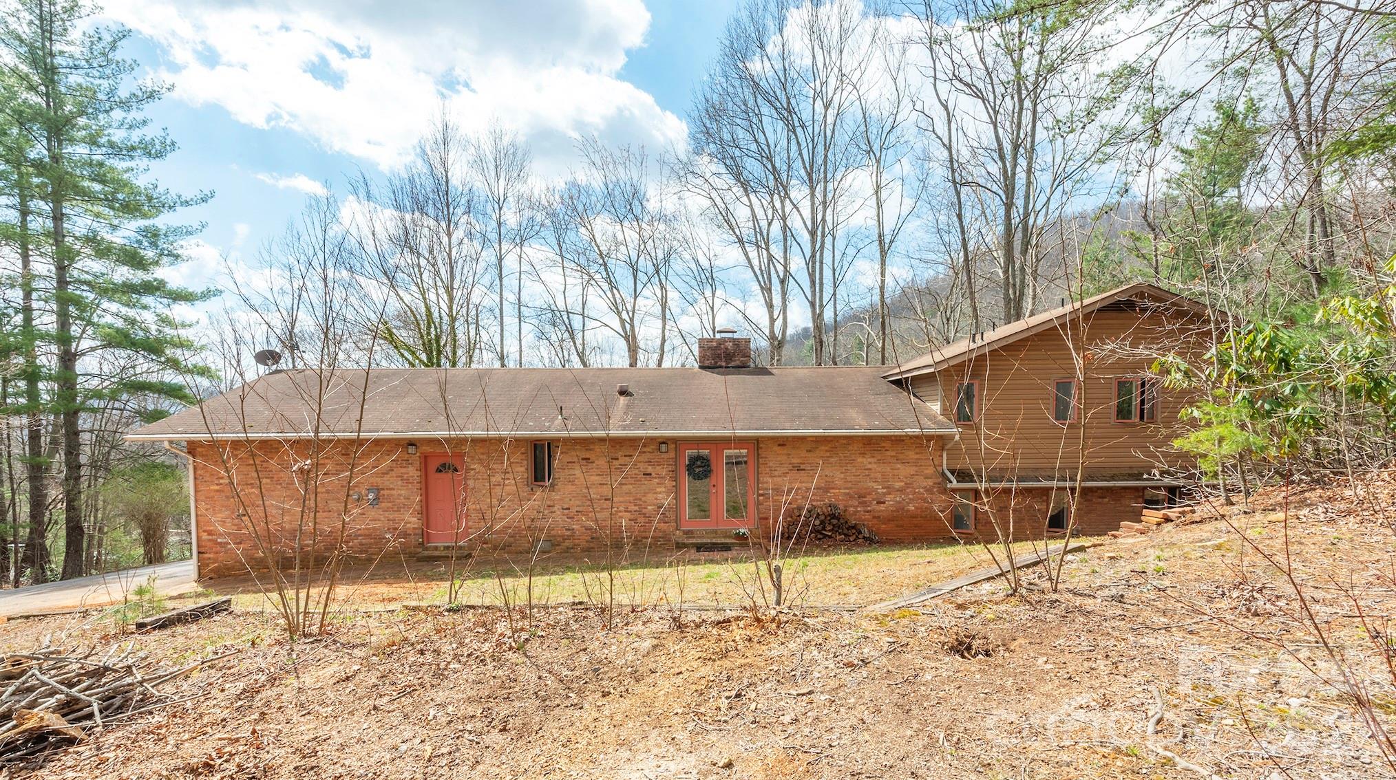 Single Family Residence at 118 Richard Lane, Black Mountain, photo 2 of 43