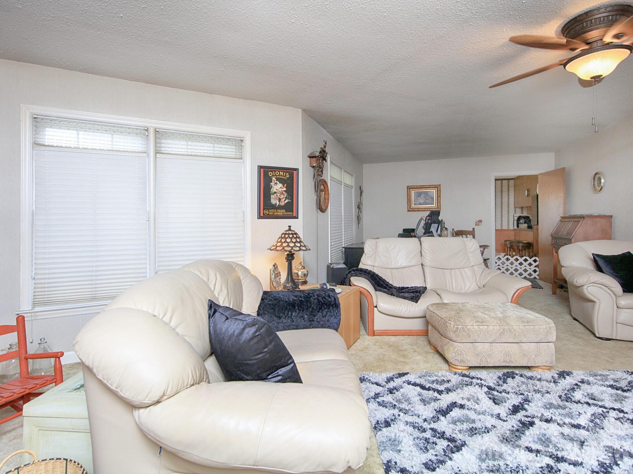 Living Area - 269 Johnson Dairy Road, Mooresville