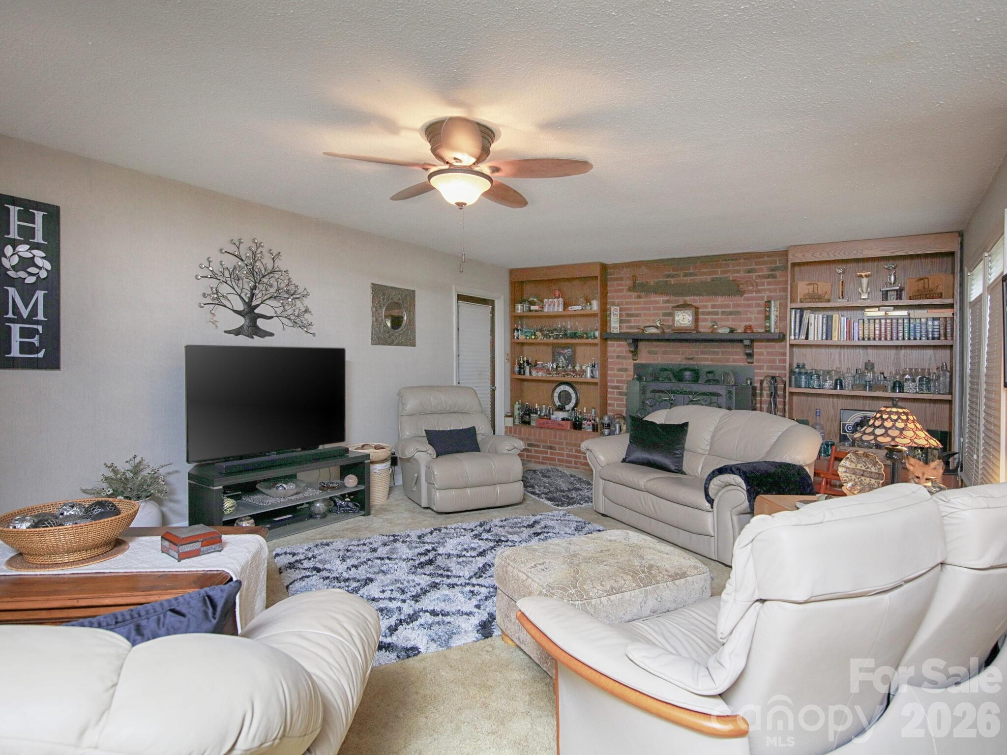 Living Area - 269 Johnson Dairy Road, Mooresville