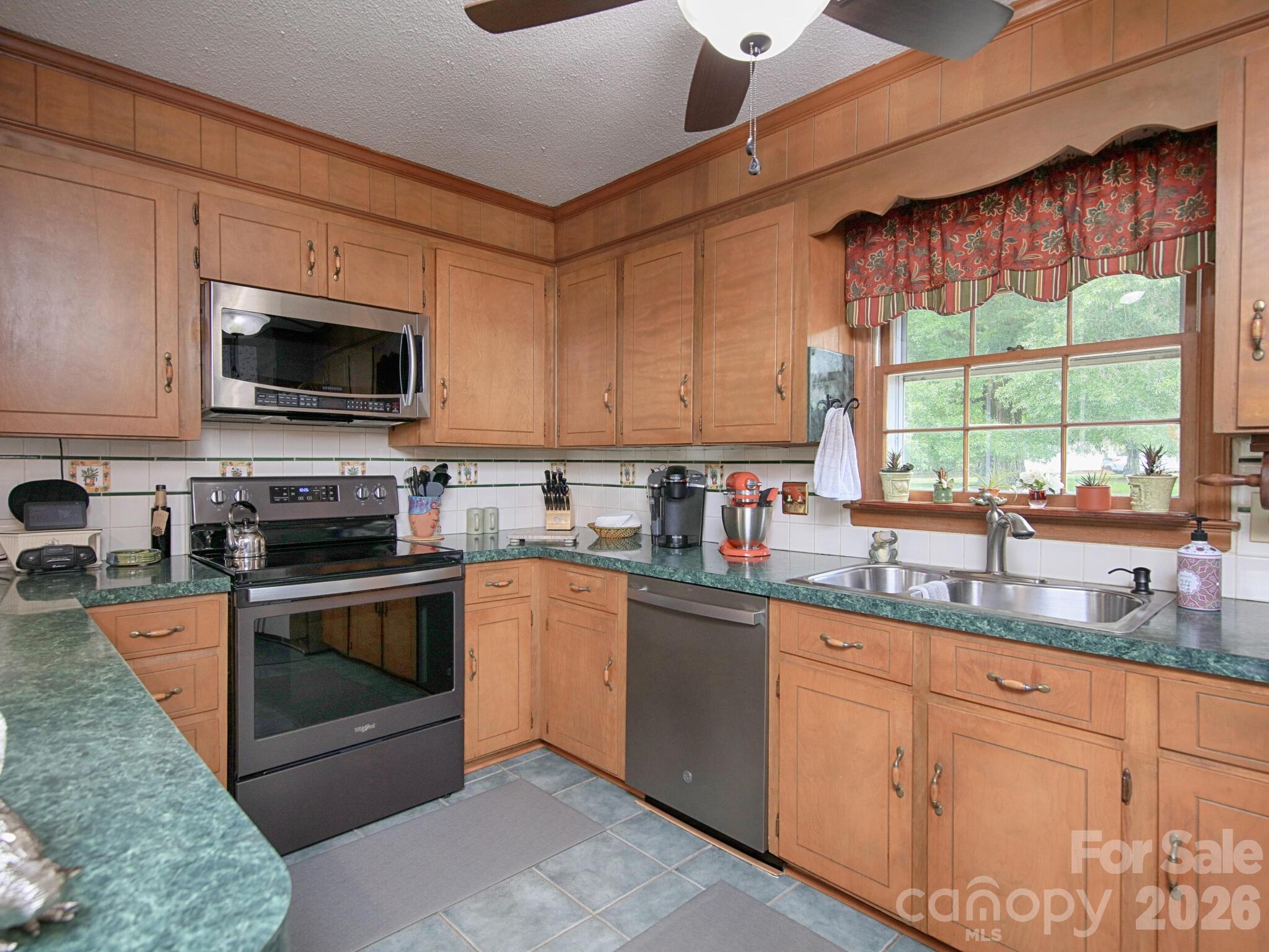 Kitchen - 269 Johnson Dairy Road, Mooresville