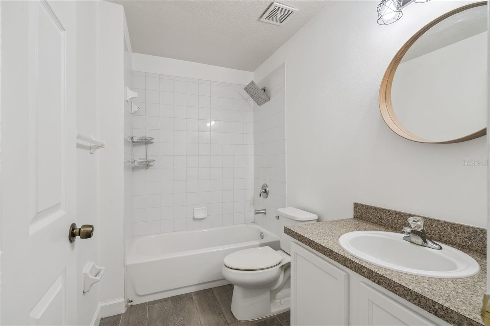 Guest Bath - 219 E 15TH ST, APOPKA