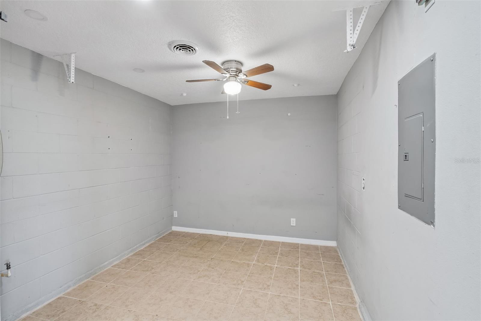 Garage Conversion/Bonus Room plus Bathroom - 219 E 15TH ST, APOPKA
