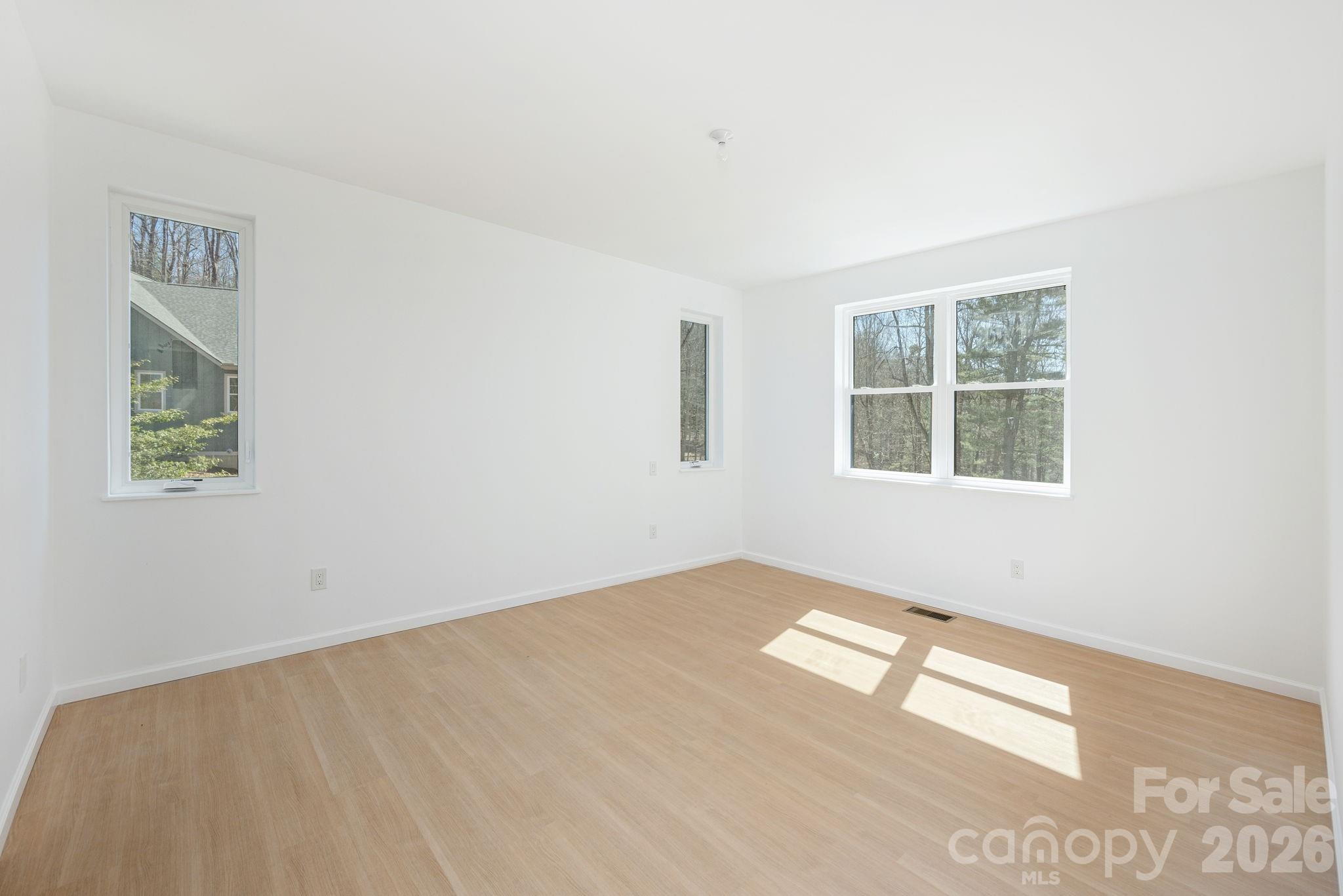 Single Family Residence at 654 Hollybrook Drive, Flat Rock, photo 19 of 48