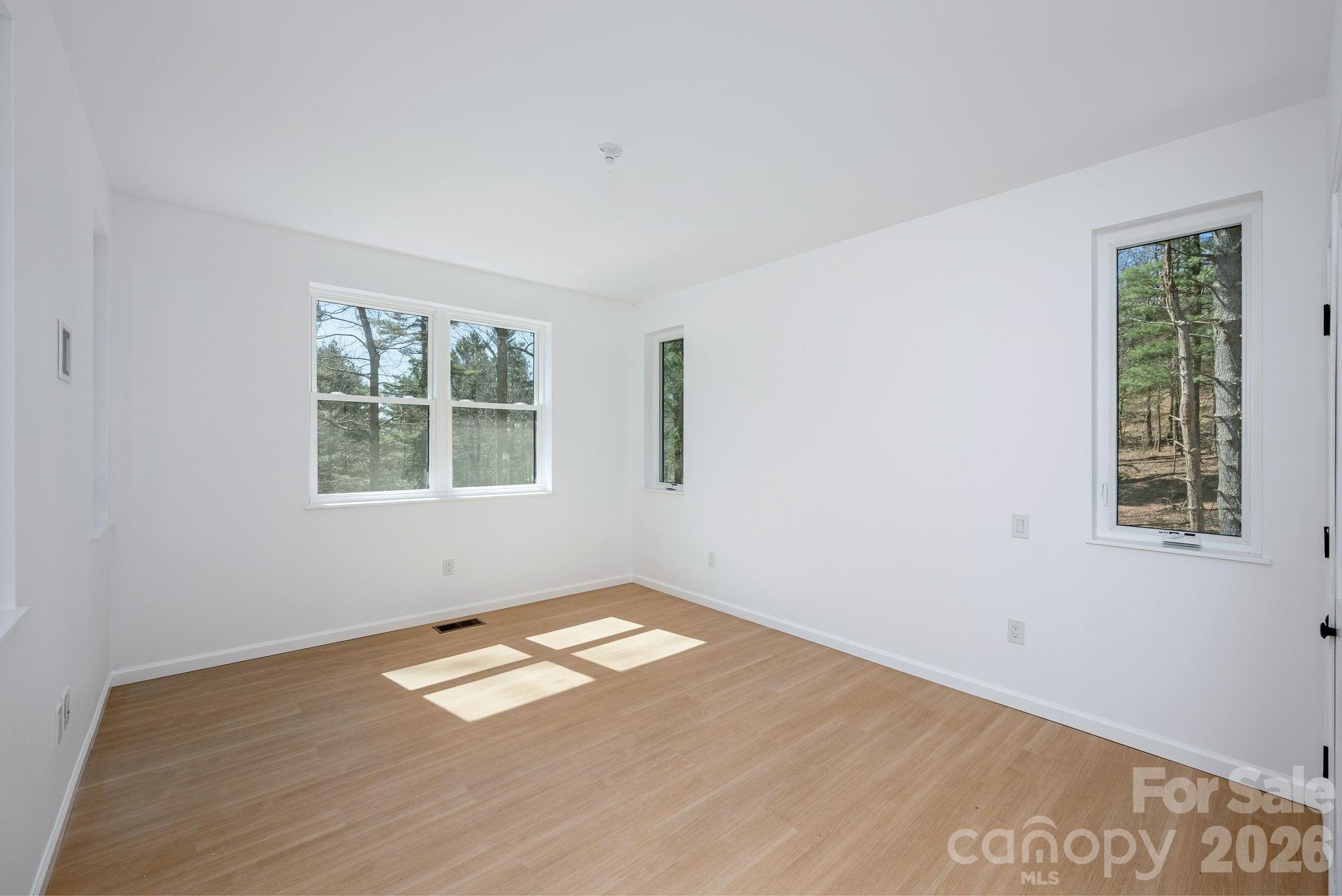 Single Family Residence at 654 Hollybrook Drive, Flat Rock, photo 27 of 48