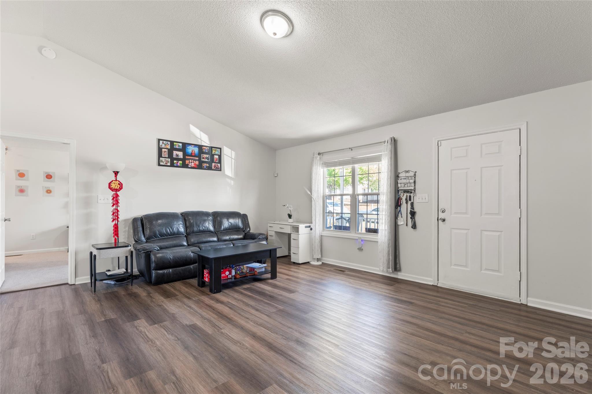Single Family Residence at 1009 Braxton Drive, Concord, photo 2 of 13