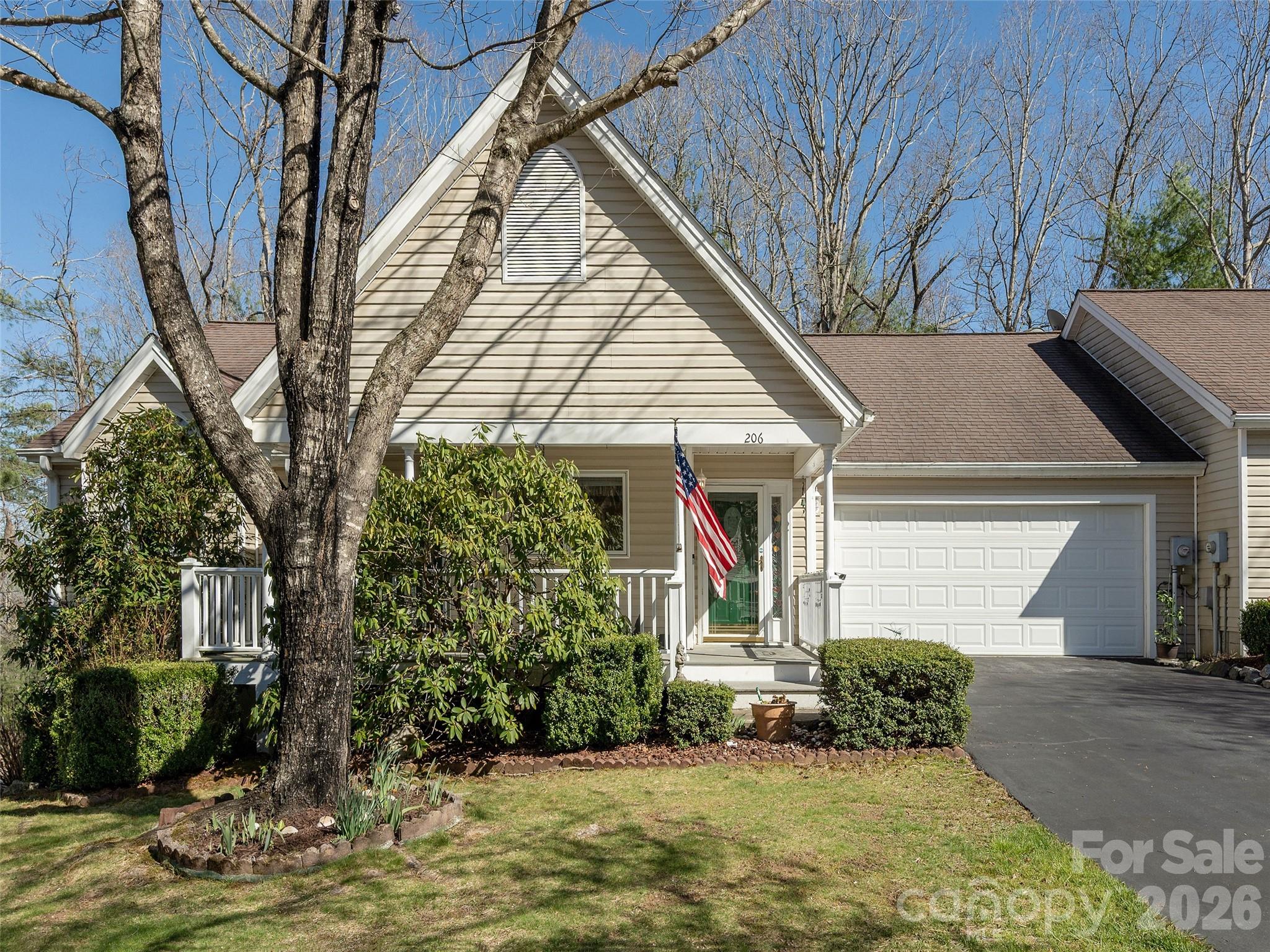 Townhouse at 206 Black Oak Lane, Hendersonville, photo 2 of 37