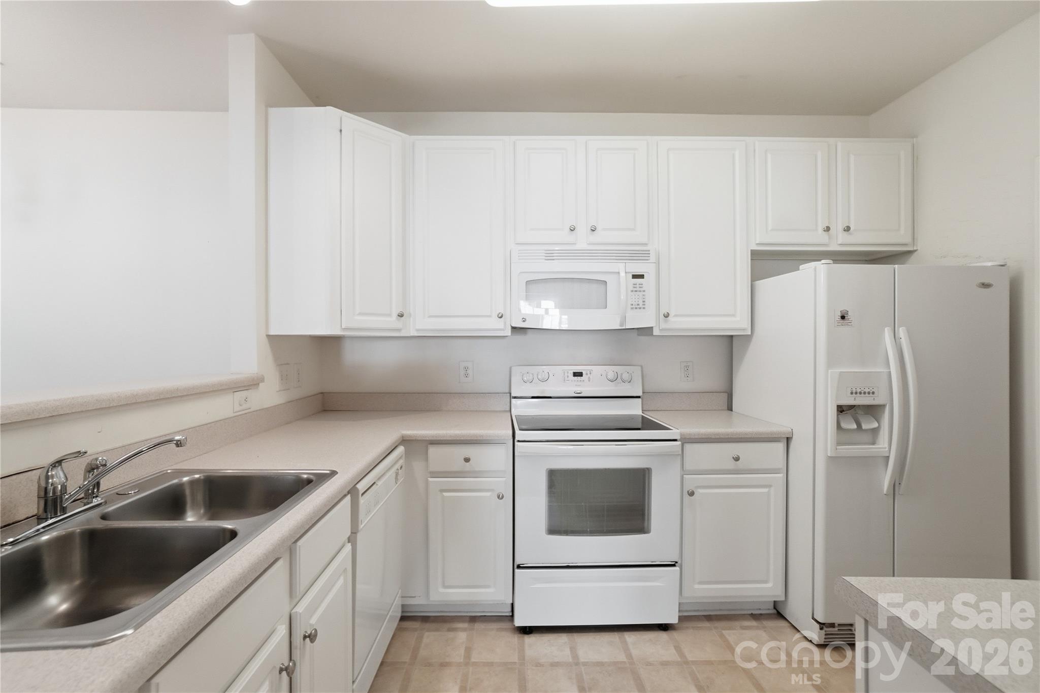 Condominium at 16742 Amberside Road E, Cornelius, photo 4 of 23