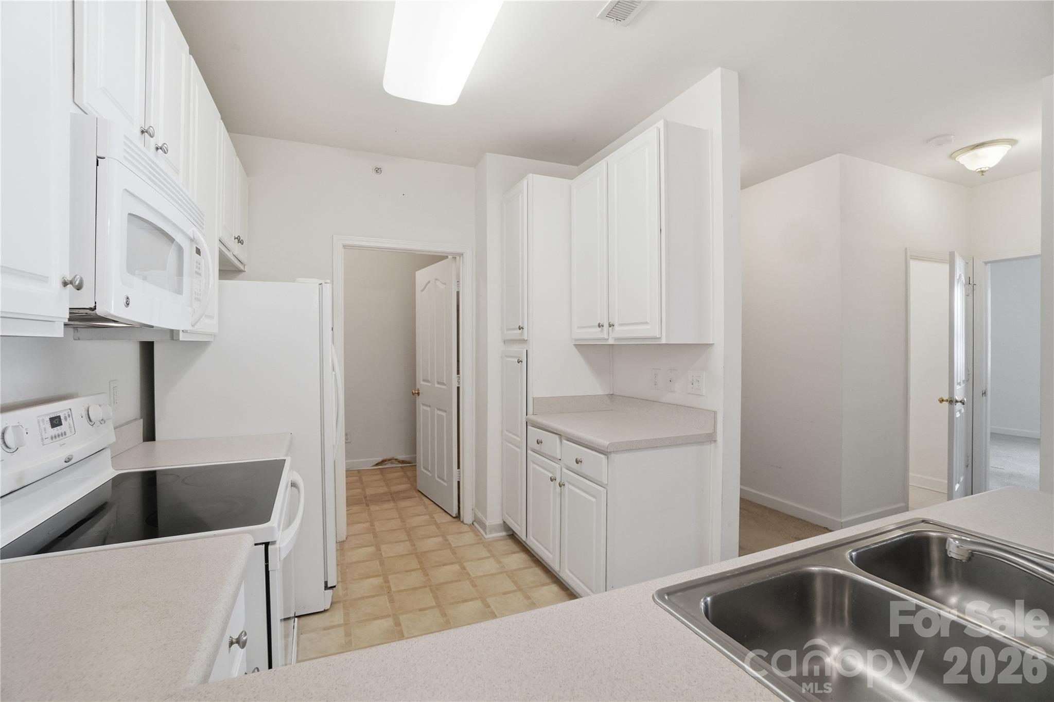 Condominium at 16742 Amberside Road E, Cornelius, photo 5 of 23