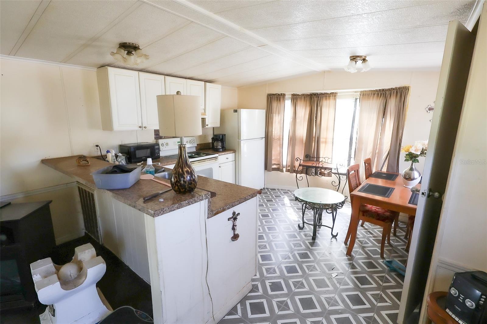 Manufactured Home at 220 KING RD, WINTER HAVEN, photo 6 of 18