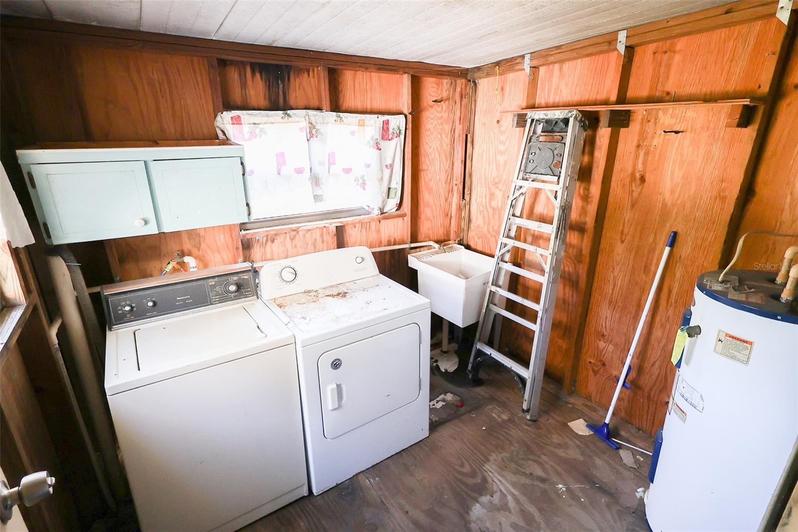 Manufactured Home at 220 KING RD, WINTER HAVEN, photo 13 of 18