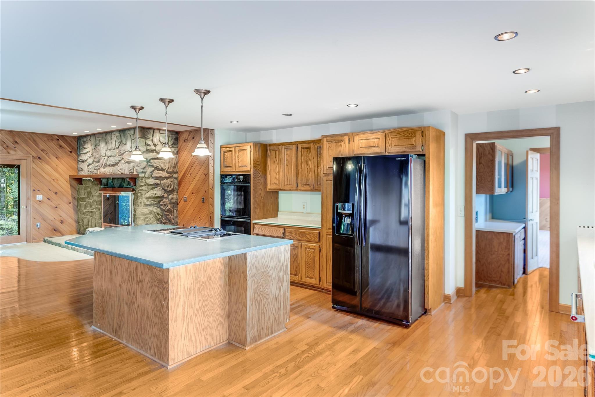 Spacious chef's kitchen - 1087 Brigadoon Drive, Clyde