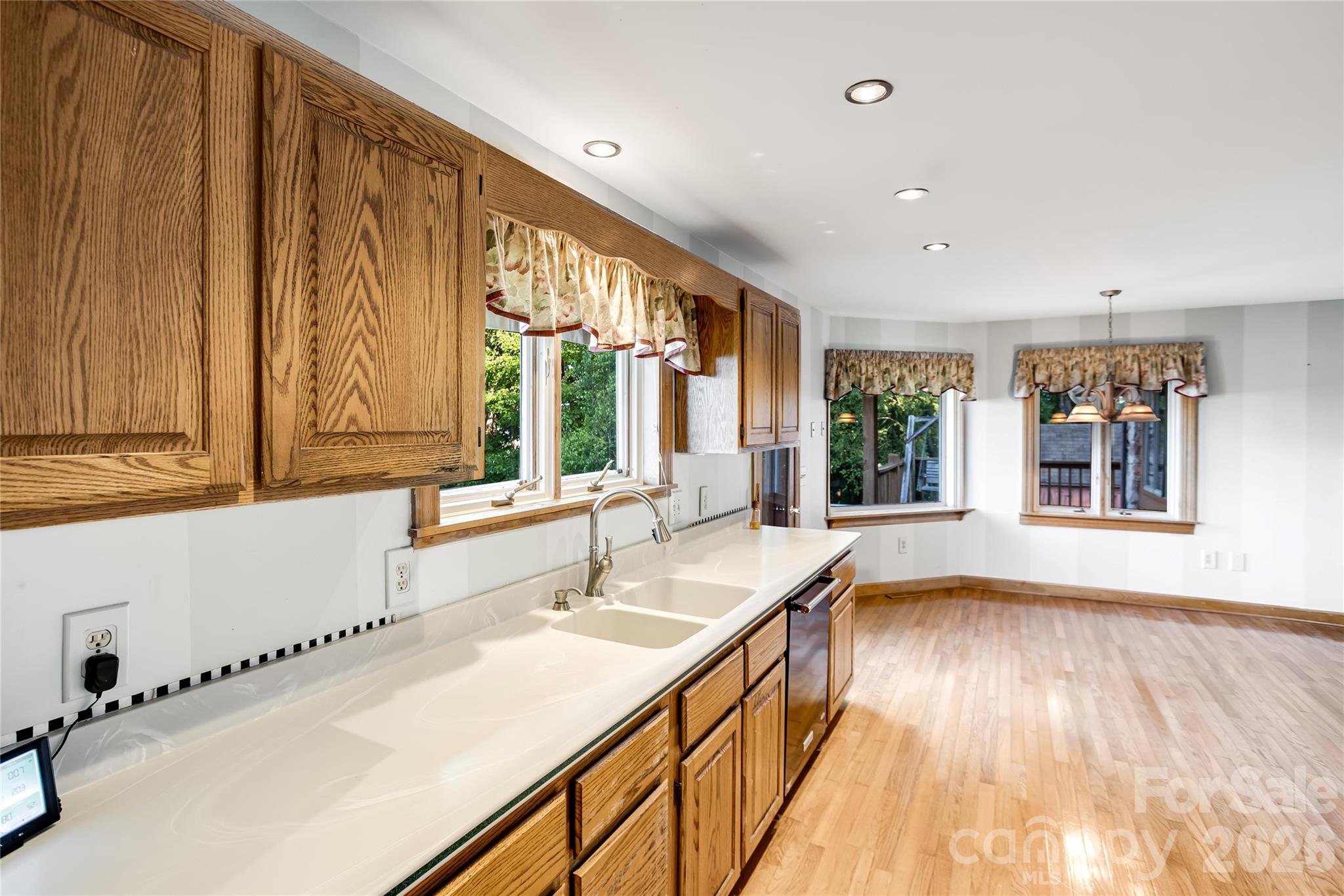 Spacious kitchen - 1087 Brigadoon Drive, Clyde