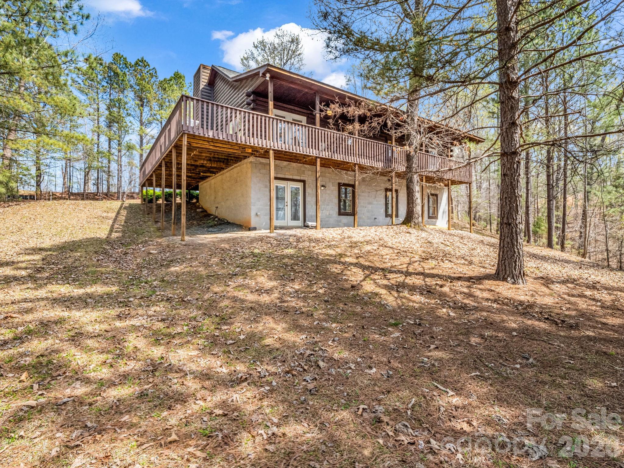 Single Family Residence at 1050 Cross Ridge Drive, Rutherfordton, photo 6 of 48