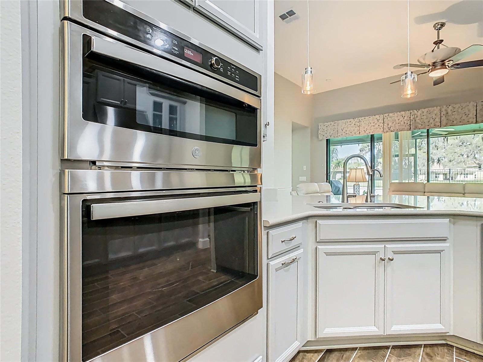 DOUBLE OVEN - 1731 GOBLET COVE ST, KISSIMMEE