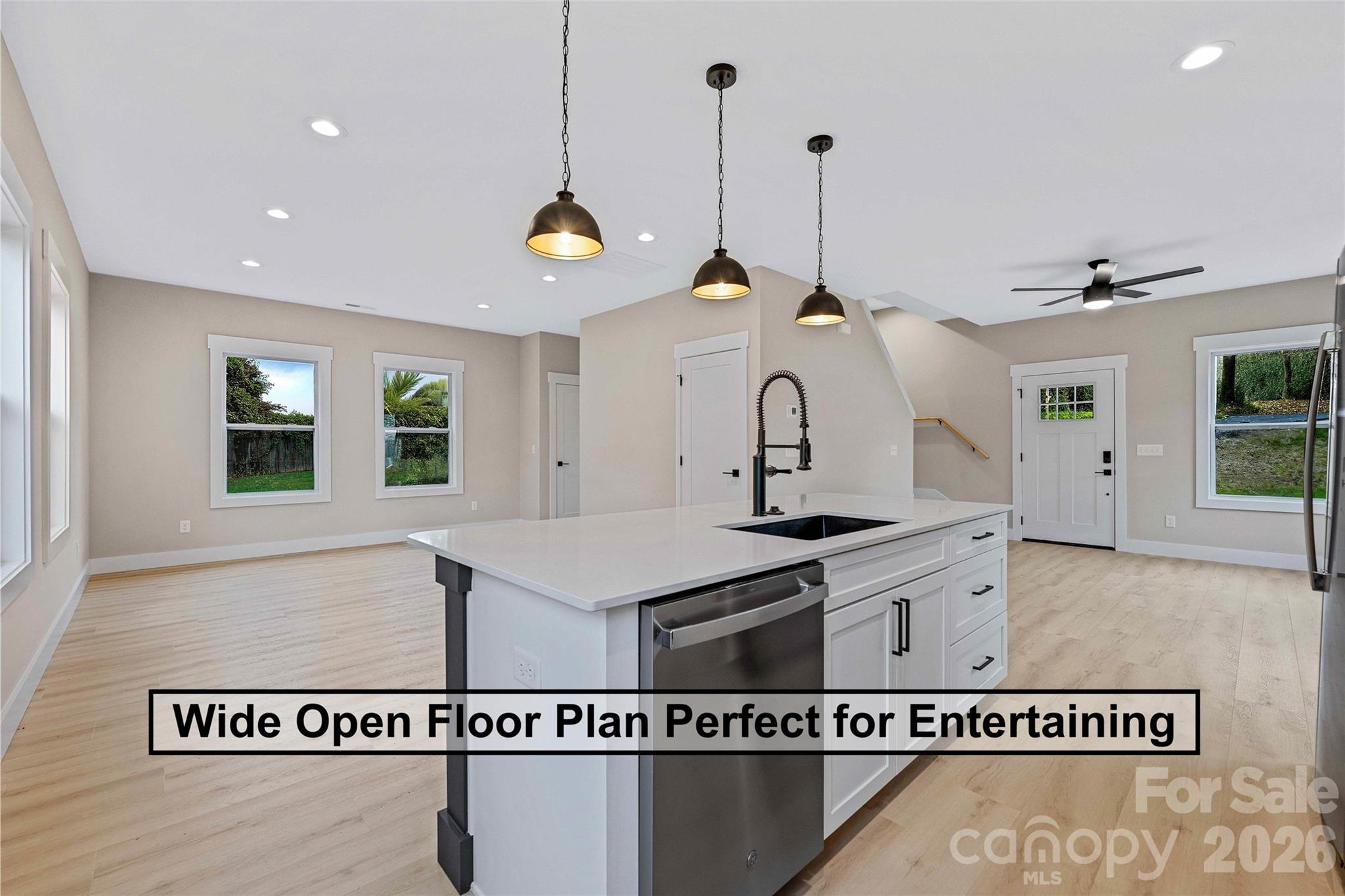 Single Family Residence at 696 Beehive Road, Hendersonville, photo 15 of 47