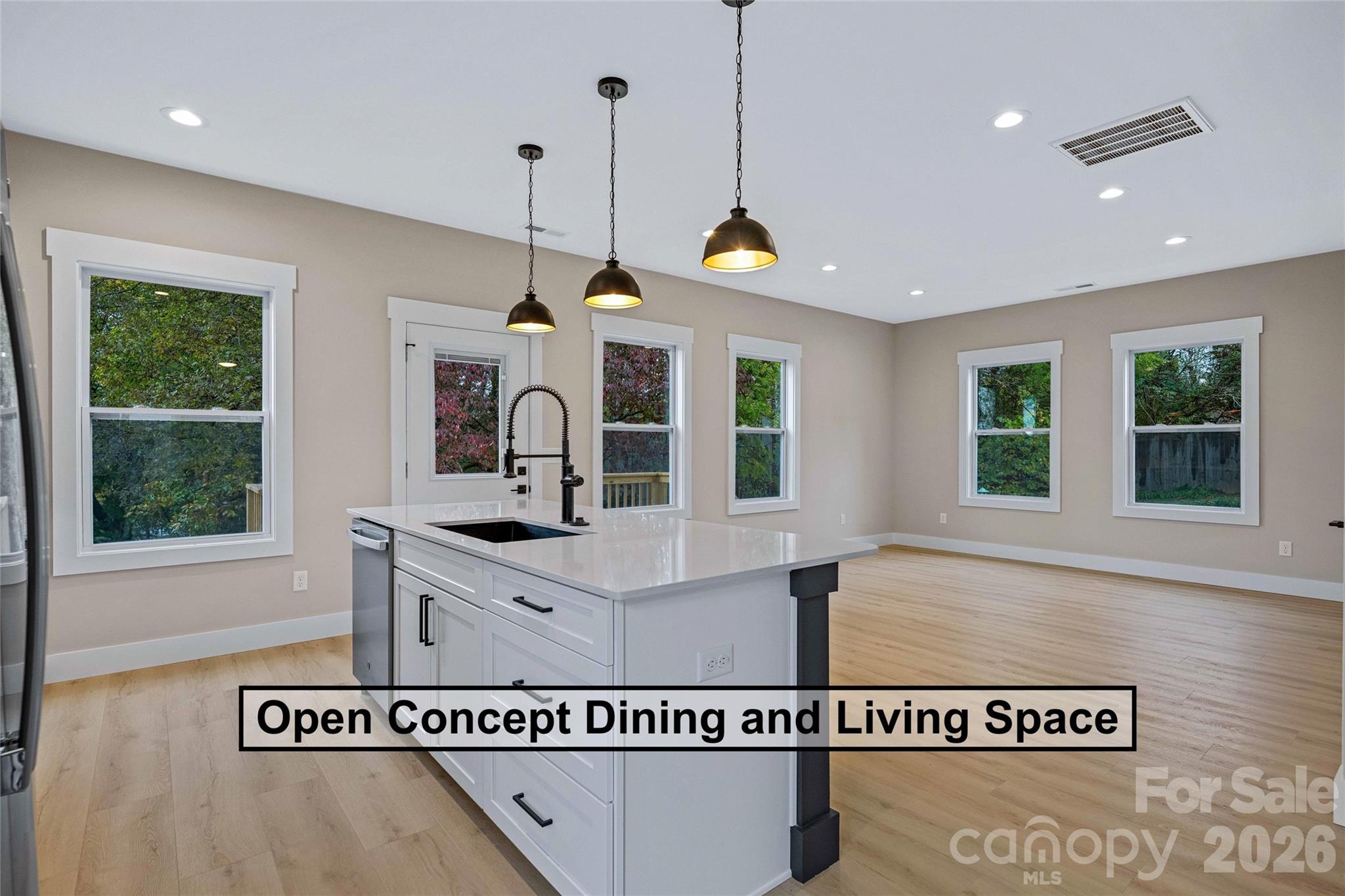 Single Family Residence at 696 Beehive Road, Hendersonville, photo 17 of 47