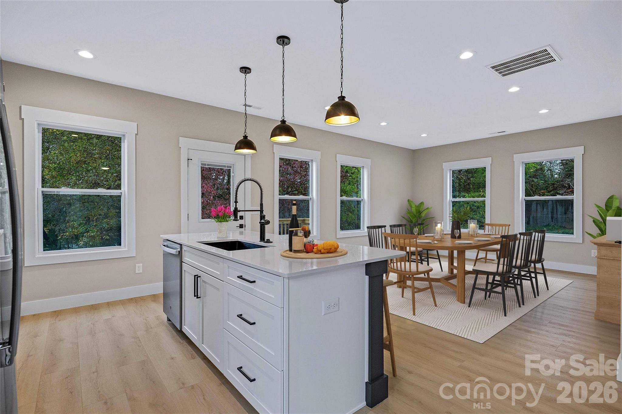 Single Family Residence at 696 Beehive Road, Hendersonville, photo 18 of 47