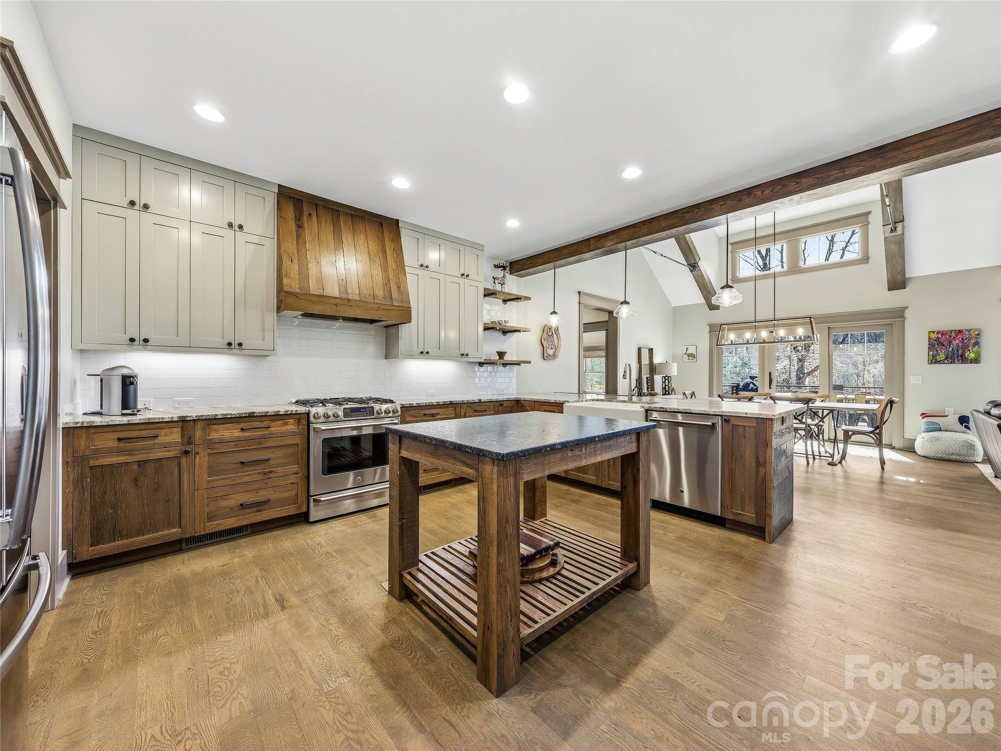 Plenty of room to gather and entertain! - 3735 French Broad Parkway, Marshall